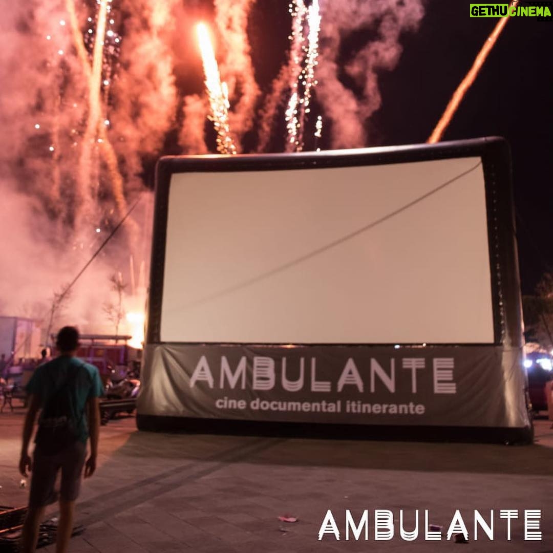 Diego Luna Instagram - Pués #Ambulante2019 sigue a todo lo que da. Ahora va Puebla. Que lo disfruten!!! #elojoquegira