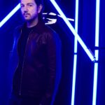 Diego Luna Instagram - Gracias @thewrap !!! Always proud to talk about #Andor. 📸 @jeffvespa