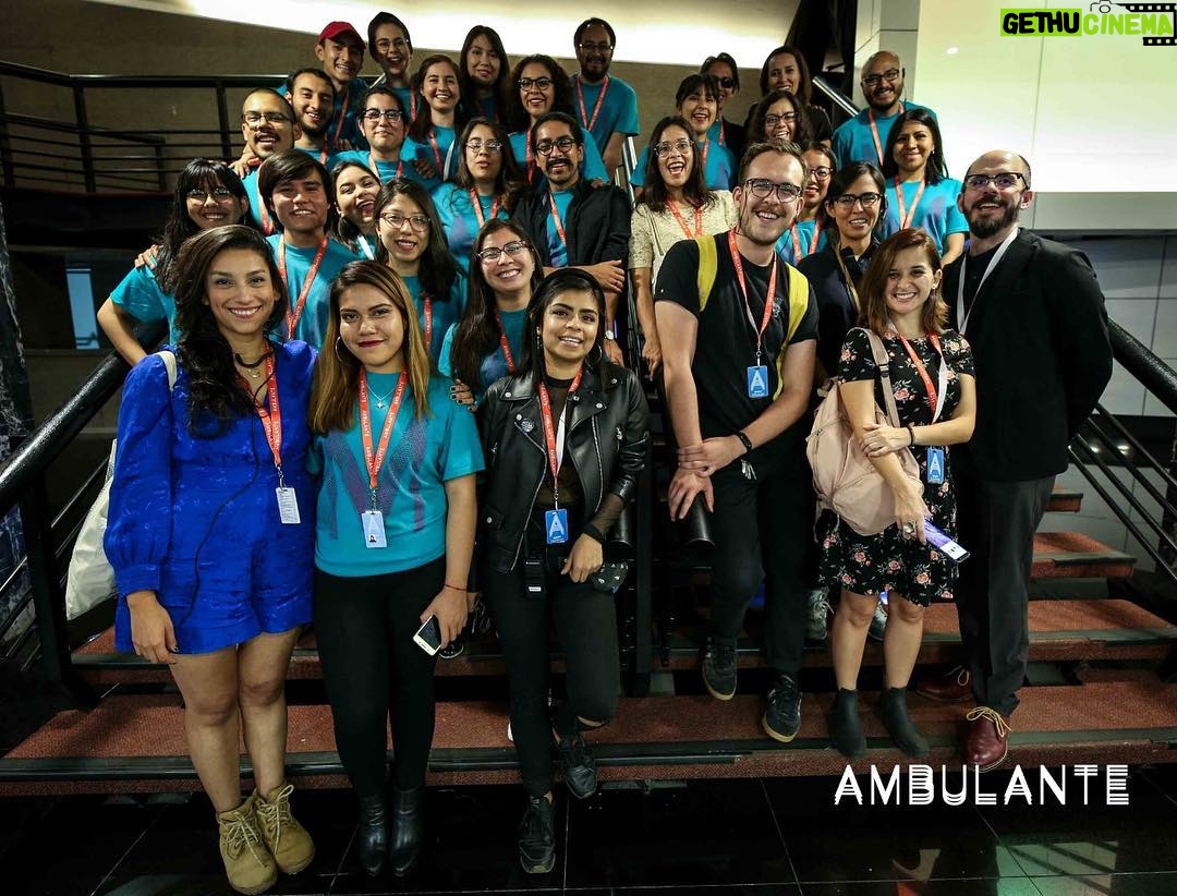 Diego Luna Instagram - Gracias a todos los voluntarios y voluntarias en Veracruz!! #ambulante2019 #elojoquegira