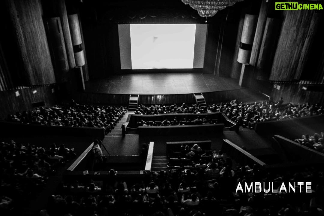 Diego Luna Instagram - Así la sala en Xalapa para la función inaugural. Arranca oficialmente la gira #ambulante2019 !! #elojoquegira