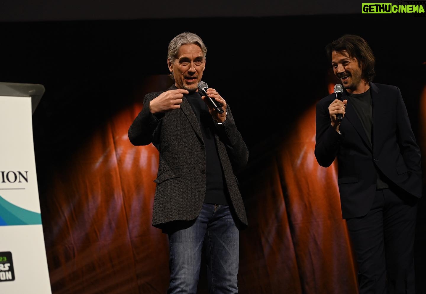 Diego Luna - 64.5K Likes - Gracias #starwarscelebration2023 !!!
Thanks for all the love and support for our show!! #Andor #onewayout