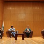 Diego Luna Instagram - Hoy frente a estudiantes del @itam_mx, Laura Curiel y Araceli Rodriguez, ambas madres de un hijo desaparecido en México, nos pidieron no ser indiferentes ante su dolor. Gracias a las y los organizadores del foro: “La Desaparición en México: Un ejercicio de memoria y conciencia.” @eldiadespuesmx