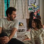 Diego Luna Instagram – Que alegría encontrarme con tantos mensajes tan chidos sobre #TodoVaAEstarBien, cada que leo un piropo para la serie pienso en los actores y las actrices que tuve la fortuna de dirigir, quiero agradecer por aquí a todo el reparto, gran experiencia trabajar con ustedes, verles construir personajes complejos y entrañables, se aseguraron de significar cada momento, de no rehuirle a las contradicciones y los contrastes de sus personajes, imperfectos siempre, interesantes. No estuvo fácil pero a ustedes parecía no importarles, una delicia ser testigo de sus procesos, su energía nos mantuvo a flote, una verdadera fortuna. No pudimos reunirnos y festejar, abrazarnos como la experiencia merece y decirnos cosas bonitas chingao, pero va por aquí todo mi cariño y reconocimiento. Gracias infinitas: @soyluciauribe, @flaviomedinal, @isavazquezoficial, @merceditas1970, @ursulapruneda, @pierrelouis88, @maurisaac, @palomawoolrich, @frutttth, @silveriopalaciosmontes, Vero Langer, Carmen Beato, @hernandelriego, Pia Laborde, @albertolomnitz, Manuel Cruz, Tere Sanchez, Antonio Zuñiga, Maruza Cinta, Monica Bejarano, Diego Jáuregui, Verónica Terán, @hectorkotsi, @sanchezparra, @alejandraleytv, Edwarda Gurrola, se que me faltan muchas personas, pero va el mensaje para todes, un placer haber colaborado con ustedes.