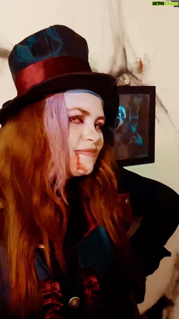 Dinah Moraes Instagram - Nossos halloween’s estão ficando melhores a cada ano! Só quem perdeu foi quem não veio! Ano que vem tem mais! Assistam tudo nos stories e logo mais nos destaques. Happy halloween! 🧙♀️ 🦇 🧹 🎃