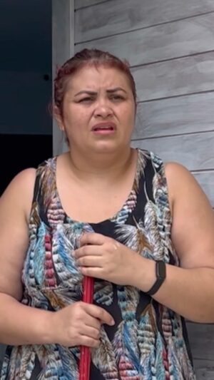 Dinah Moraes Instagram - Quando eu vejo na rua o carro da mensagem…