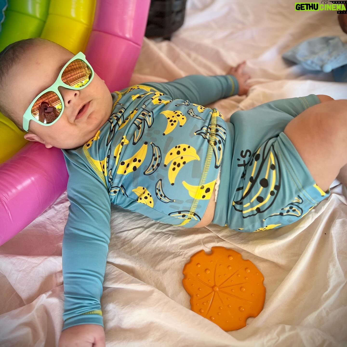 Dinah Moraes Instagram - 05 meses da coisa mais gostosa da minha vida! Tô atrasada foi dia 15 que ele fez 05 meses, mas quem foi que disse que mãe consegue lembrar das coisas? Como passa rápido meu Deus! Te amo meu bolofofo! ❤️ Henry Lucca!