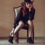 Dinah Moraes Instagram - Agora eu faço fotos artísticas. O nome dessa é coceira na canela. 📸 @samuel_furtado
