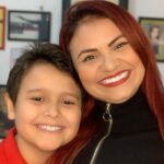 Dinah Moraes Instagram - Seja uma inspiração para seus filhos, eles jamais deixarão de te admirar. Meu filho certa vez disse para uma pessoa que o que ele mais admirava em mim era minha honestidade, e porque eu pagava as pessoas honestamente, isso me deixou muito feliz! Filho eu te amo, e mesmo que eu não seja a sua pessoa favorita daqui a dez anos eu vou te amar pra sempre e você sempre será a minha pessoa favorita! ❤️