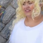 Dinah Moraes Instagram – Marque aí aquela pessoa que so quer ser as prega da Gilda kkkkk