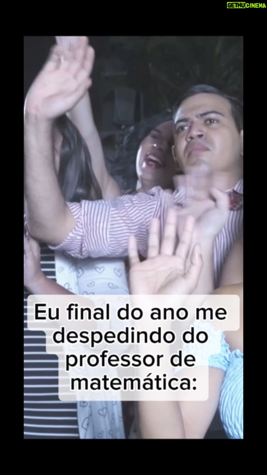 Dinah Moraes - 44.6K Likes - Despedida! #humor #humorviral