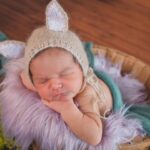Dinah Moraes Instagram – Hoje meu bebê está fazendo um mês de vida, e não fizemos mesversário para você porque todos os dias comemoramos sua vida aqui fora. Quando temos um segundo filho achamos que já sabemos de tudo, com a sua chegada eu percebi que ainda tenho muitas coisas para aprender. Agradeço a Deus por sua vida, por você ter nascido saudável e cheio de vida. Te amo Henry Lucca! Feliz 1 mês! 🩵