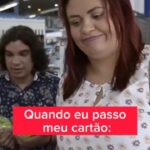 Dinah Moraes Instagram - Quando eu passo meu cartão de crédito 😂💳