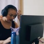 Dinah Moraes Instagram – Marque aí aquele seu amigo operador de telemarketing. O vídeo completo tá lá no meu canal do YouTube!