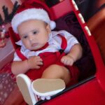 Dinah Moraes Instagram – Feliz natal meus seguidores! Este ano foi maravilhoso para mim, fui mãe pela segunda vez, e olha que bebê lindo Deus me deu! Sou uma mulher muito abençoada pois eu tenho duas riquezas dentro de casa! Nossos filhos são nossa assinatura no mundo. Desejo um Natal cheio de luz e muita paz para vocês! 🎄 🎅 muito obrigada a @megaphoto.ra que como sempre fazem um trabalho incrível!