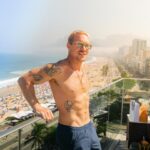Diplo Instagram – Tô muito feliz de participar dessa celebração hoje com a @madonna na praia de Copacabana, porque o Brasil, e em especial o Rio, é minha segunda casa – quer ver meu CPF?
in english – I’m here for @madonna 🥰🥰