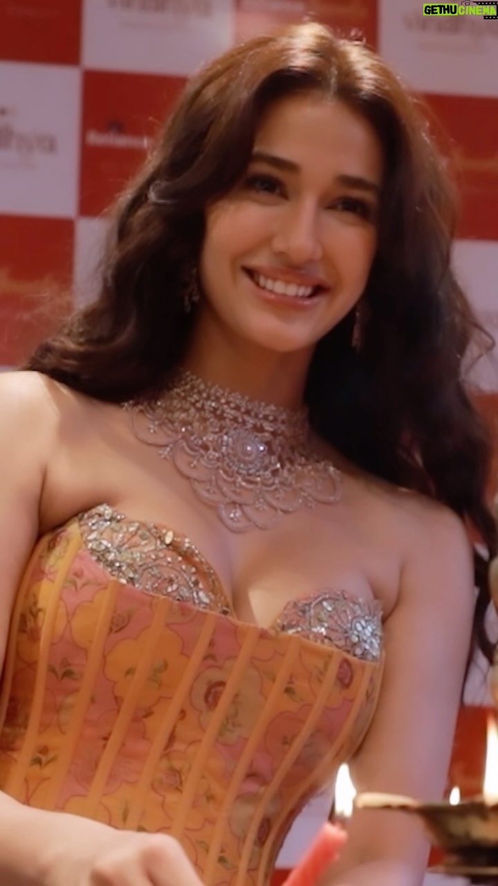 Disha Patani Instagram - Captivated by Reliance Jewels’ VINDHYA Collection, Madhya Pradesh-inspired, in Varanasi for #AkshayaTritiya#Reliancejewels