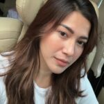 Dita Fakhrana Instagram - Ternyata filter membuat dagu aku lebih panjang dan tirus, hidung aku lebih lurus (ga ada jegluggannya) 😅 Ternyata filter sejahat itu , seperti dunia sosmed 🫢