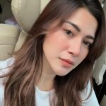 Dita Fakhrana Instagram - Ternyata filter membuat dagu aku lebih panjang dan tirus, hidung aku lebih lurus (ga ada jegluggannya) 😅 Ternyata filter sejahat itu , seperti dunia sosmed 🫢