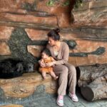 Dita Fakhrana Instagram - 👩🏻 “Jangan di jambak ya nak, nanti dia bangun” Dalam hati berdoa supaya bocil jgn sampe ngejambak nih binturong 😅
