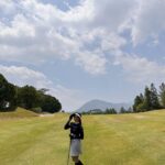 Dita Fakhrana Instagram - Vitamin golf 🩵🩷 @footjoy.indonesia @widugolf #akuanaktitleist #teamtitleistindonesia