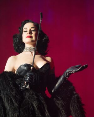 Dita Von Teese Instagram - Grüße #Berlin! @glamonatrix_official 

Die #Glamonatrix ist angekommen und wird euch bald sehen. Wir haben soeben insgesamt 50 tickets für unsere drei ausverkauften shows morgen, Freitag und Samstag Nacht freigegeben. Verpasst diese epischen nächte des fetischistischen #Burlesque und bereut es für immer! 

The Glamonatrix Show is on at Berlin’s Admiralspalast Theatre
tomorrow, Friday, and Saturday. The shows are sold out, but we’ve just released a few of the best seats in the house for each night. dita.net/shows 

Genève…you’re next. 

📷 @francesco_lucia_photography
P.S Venus in #fauxfur