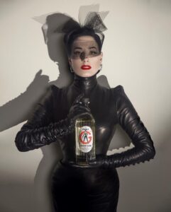 Dita Von Teese Instagram - Presenting @sweetgwendolinefrenchgin ✨🍸✨ Distilled in France and bottled in New Orleans, it’s infused with 7 botanicals, including fig, and finished with #French white wine. #SweetGwendoline #gin is available for online purchase in 28 U.S. states the District of Columbia: teese.us/sweetg 📷 @sanchezzalba Dress @lenahoschek #Glamonatrix veil @hood_london