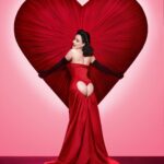 Dita Von Teese Instagram - Chicago, you have my ♥️! I can’t believe I’m playing The Chicago Theatre, 3600 seats sold out❣️I’m over the moon, and so grateful for this moment. 🌹💋💋 📷 @sanchezzalba