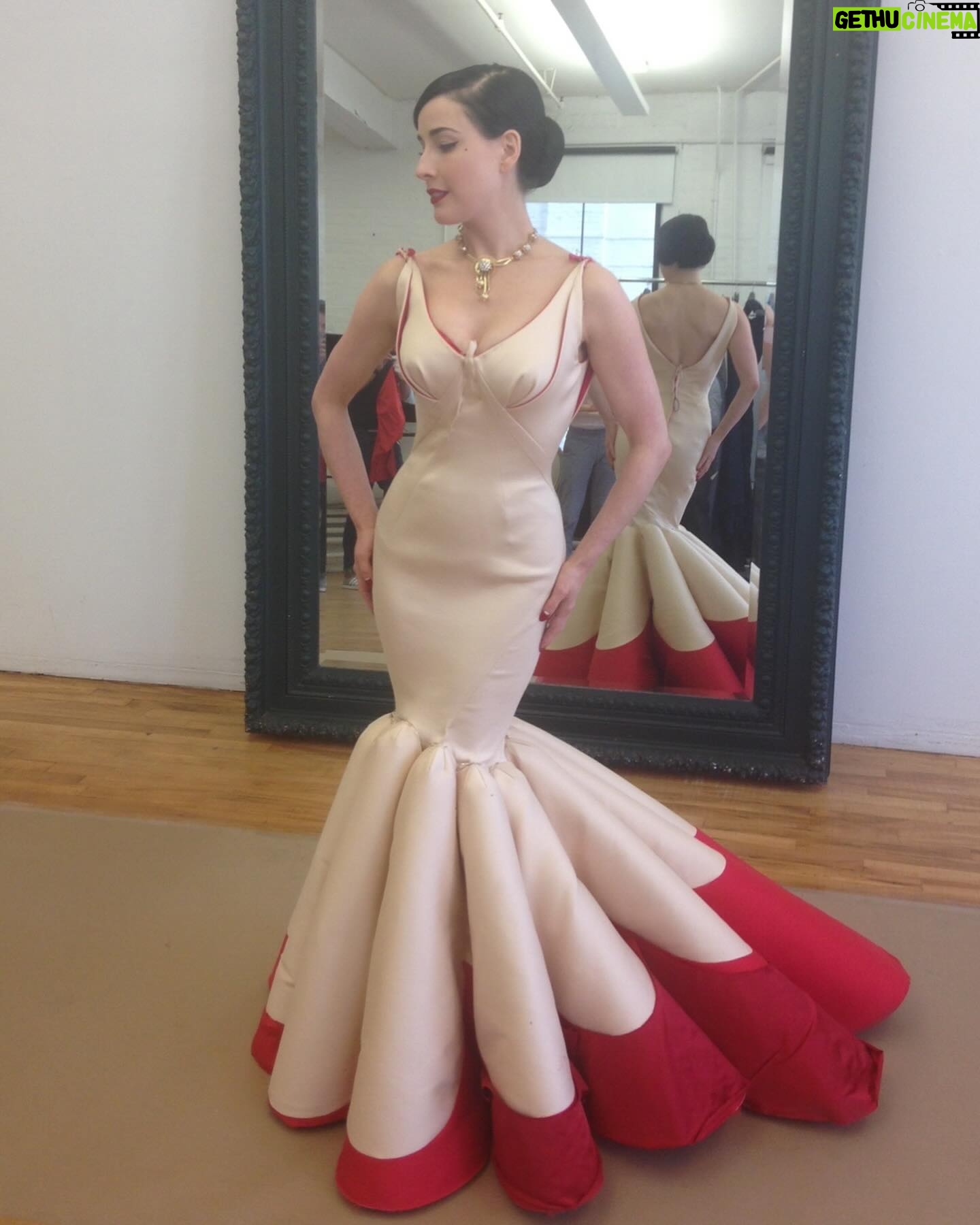 Dita Von Teese - 80.7K Likes - #MetBall memories with @zacposen.
I went to the Met Ball five or six times over the years, but this particular year, I had the best, most on-theme #CharlesJames inspired look. Scroll through for fitting pics plus a video Zac took while someone played a favorite song on their iPhone.