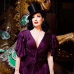 Dita Von Teese Instagram - It’s night 2 of 3 tonight here in #Paris @foliesbergere_officiel ! The #glamonatrix show begins promptly at 8:30 💋💋 📷 @guillaumethomasparis
