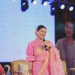 Divya Dutta Instagram - At the @jvwu_jaipur ..with the honorable governor of rajasthan @kalrajmishraofficial for thecwomen achiever awards.. so lovely to have an interactive session with an exciting enthusiatic audience..women, who love you and look up to you.. #gratitude @yogesh_ballan @raasshhmii