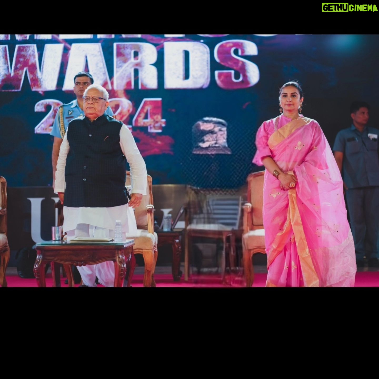 Divya Dutta Instagram - At the @jvwu_jaipur ..with the honorable governor of rajasthan @kalrajmishraofficial for thecwomen achiever awards.. so lovely to have an interactive session with an exciting enthusiatic audience..women, who love you and look up to you.. #gratitude @yogesh_ballan @raasshhmii