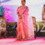 Divya Dutta Instagram - At the @jvwu_jaipur ..with the honorable governor of rajasthan @kalrajmishraofficial for thecwomen achiever awards.. so lovely to have an interactive session with an exciting enthusiatic audience..women, who love you and look up to you.. #gratitude @yogesh_ballan @raasshhmii