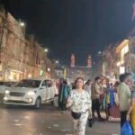 Divya Dutta Instagram - Relishing each flavour of life...wt my work family! #charminar #hyderabad #chup chup ke.#ddmastireels P.s dosto am amused that ur shocked that i cud walk in tbis crowded place unrecognized.the art is finding those moments having ur back mostly towards people..removing ur mask fr those few seconds n dissappear..hope aap sab ki aatma aur curiosity ko shanti mili..if u see t video again, everyones busy shopping.purrfect moment.n i.hada blast.ok???? Khush ho dosto?