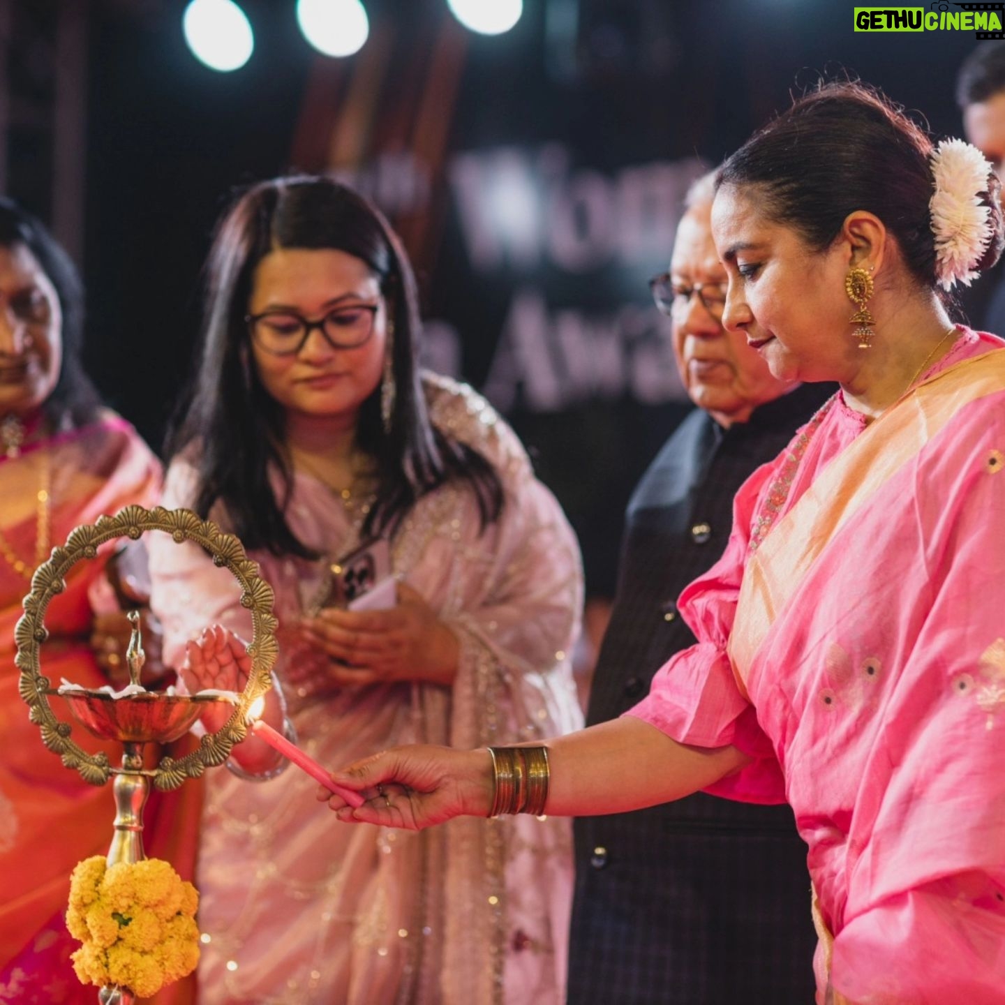 Divya Dutta Instagram - At the @jvwu_jaipur ..with the honorable governor of rajasthan @kalrajmishraofficial for thecwomen achiever awards.. so lovely to have an interactive session with an exciting enthusiatic audience..women, who love you and look up to you.. #gratitude @yogesh_ballan @raasshhmii