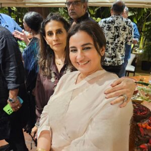 Divya Dutta Instagram - One of my most memorable evenings.has to be.Javed saabs bday..had all the wit humour and laughter..and thankyou dearest @anilskapoor ( missed taking a pic together in our conversation) and @kapoor.sunita for being the most amazing hosts..forvthat divine food and the warmth.
And its always my utmost delight to meet you @azmishabana18.
P.s @sonunigamofficial
Tusi kamaal ho!! Love ya.