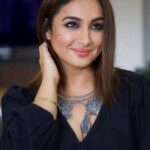 Divya Dutta Instagram – Wen u feel like saying wow  to urself ;))#ddmastireels #smile
