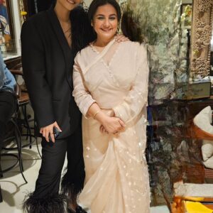 Divya Dutta Instagram - One of my most memorable evenings.has to be.Javed saabs bday..had all the wit humour and laughter..and thankyou dearest @anilskapoor ( missed taking a pic together in our conversation) and @kapoor.sunita for being the most amazing hosts..forvthat divine food and the warmth.
And its always my utmost delight to meet you @azmishabana18.
P.s @sonunigamofficial
Tusi kamaal ho!! Love ya.