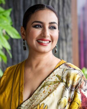 Divya Dutta Instagram - Mujhse pehli si mohabbat mere mehboob na maang...
#faiz 
Pic courtesy @shootwithvikas