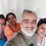 Divya Dutta Instagram - Lazeez , ungli chaat ke khaane wali daal bhaati..har tarah ke achar aur chutni..imli ka sharbat..bhari dopahar mei pyaare se doston ki company mei..hansi ke thahaake....i really look forward to meeting you @bapudeedwania @manish.hariprasad ..aatma ki tripti..aur zubaan abhi bhi chatkaare le rahi hai..apke hath mei jadu hai Bapu.beemar baccha ghar khushi khushi lauta... love u guys..n lovely meeting you Hamsika