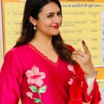 Divyanka Tripathi Instagram - Job done right! 👆 Did you cast your vote? @aachho @dinky_nirh
