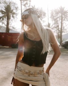 Dixie D'Amelio Instagram - look two 🐎