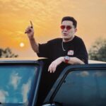 Dmitriy Maslennikov Instagram - Сколько крупных тачек я водил… Urusы, Роверы, Бэхи… но каждый раз убеждаюсь, что гелик самый топ! Взял покататься в Дубае и снова это осознал… уже раз 5 брал в аренду его, но жаба душит такие деньги отдавать за тачку… что думаете? Напишите в комментариях, стоит его брать или нет, а то мой старый Гелик уже давно продан😔 @themanwithcarss вы же понимаете, что я вам этого красавца с фото, возможно, не верну😜