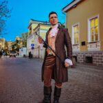 Dmitriy Maslennikov Instagram - Когда у нас с @nikita_sudar вся одежда оказалась в стирке и пришлось выкручиваться😂 чисто в домашнем луке вышли совершить променад по бульварке 🤣