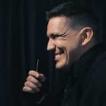 Dmitriy Maslennikov Instagram - Нашёл себе новую цель, которую хочется реализовать🔥 За последнее время: - мы на канале перепробовали себя в куче разных форматов и типов съёмок: от экшен проектов до документальных - смогли сделать проект (эмонг) и декорации к нему уровня телевидения (но намного дешевле. Так что руководители каналов - обращайтесь😉) - я провёл как ВЕДУЩИЙ несколько крупнейших мероприятий в нашей стране (мой интроверт внутри до сих пор в шоке, как он выходил на сцену перед толпой в 10 тысяч) - я стал телеведущим на нескольких каналах и упал в обморок, когда понял, что СуперНиндзя с моим участием стал самым рейтинговым тв проектом в нашей стране Что дальше? Хочу попробовать свои силы в чем-то игровом! Сериал или кино. И я нашёл идеальное место, где я могу сыграть небольшое камео😍 сейчас в онлайн-кинотеатре KION @kion.ru вышло продолжение сериала «Сергий против нечисти». Мне кажется, что в будущем мы могли бы встретиться где-то на заброшке🔥 О чем сериал? Сергий занимается тем, что истребляет за деньги различную нечисть… в проекте собрали всех злодеев из старых русских сказок. И все это подано с приправой из чёрного юмора и мистических приключений гуд графика и мощный актерский состав. Создатели плиззззз позовите меня сниматься в продолжении! А пока советую вам посмотреть сериал и написать в комментариях, кого я мог бы сыграть 😏