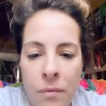 Doğa Rutkay Instagram - Pazartesi nerede buluşacağımızı ne toplıycamza ne ihtiyacımız olduğunu hepsini anlatacağım size oh be dünya varmış Esra ile devam ediyoruz o sağdan buraya geliyor ve tekrar İstanbul’da buluşacağız benden haber bekleyin eşe dosta haber gönderin ne varsa elinizde tutun ne olur nereye göndereceğim diye kafası karışık olanlar var yardım edemedim yetişemedim diye üzülenler var hiç merak etmeyin sözümün arkasındayım hepinizin içi rahat olsun haber vereceğim’. @ohbedunyavarmisdernegi @1dunyaesra