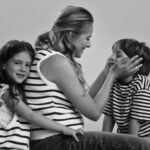Doğa Rutkay Instagram – Çocuklarını sonsuz sevgiyle büyüten, çalışan, üreten, başarılı bir annenin evlatlarıyla kurduğu güçlü bağı ve sevginin gücünü konuştuk. #NetWork #SevgiBüyütür #işbirliği