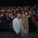 Doğa Rutkay Instagram - Teşekkürler İzmir 🙏🏼♥️ Günüm, haftam güzelleşti … Sizlerle birlikte olmak ve filmimizi birlikte izlemek unutulmaz bir anı oldu… Ayaklarınıza sağlık iyi ki geldiniz🧿💐 #havamuhalefeti @bkmonline @saltandpepperproject iyi ki varsınız🫶🏻 @alisunal