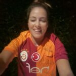 Doğa Rutkay Instagram - filtresiz özensiz çektiğim gibi attığım tek fotom bu olabilir! özen, tuttuğum takımda var o yeter! #Galatasaray ♥️💛