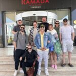 Doğa Rutkay Instagram - İlk gençliğimden beri ülkemizin o kadar çok bölgesini gezdim, belgeseller yaptım, programlar sundum ve her seyahatimde ülkeme bir kez daha aşık oldum. Tekirdağ’a mutlaka gidin! Bir yanıyla modern bir kent diğer yanıyla muhteşem bir doğa bulacaksınız… Yemekleri, insanları, bağ evleri, yeşili mavisiyle kalbimden vurulmuşa döndüm! @ramadatekirdag otel ; tüm ekibinize @erdemerrdogan ve Yiğit sonsuz teşekkürler! @balkirciftligi Pınar hanımcığım bunca zaman neden tanışmamışız? Canım @devrimcanigulec , iyi ki topladın bizi aklını seveyim🌸 @ugurkanerezofficial sensiz saadet neymiş?? @pinargulkapan ve @ilhansen bundan sonra asla ayrılamayız😬 Dokunduğum her ağaç , gözlerimi dolduran her başak tarlası , gelincikler ve iğde ağaçları size sesleniyorum; beni çok mutlu ettiniz! Hayat sana teşekkür ederiz🙏🏼🧿💫🌟♥️
