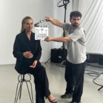 Doğa Rutkay Instagram – Bence daha çok takım elbise giymeliyiz kızlar😎
(klaketi tutan arkadaşımın instagram hesabını bilmiyorum buradan da sevgilerimi yolluyorum izinsiz seni de ortak ettim kareye ,hakkını helal et🥰) 
🎬
@korayparlak çok teşekkürler💓